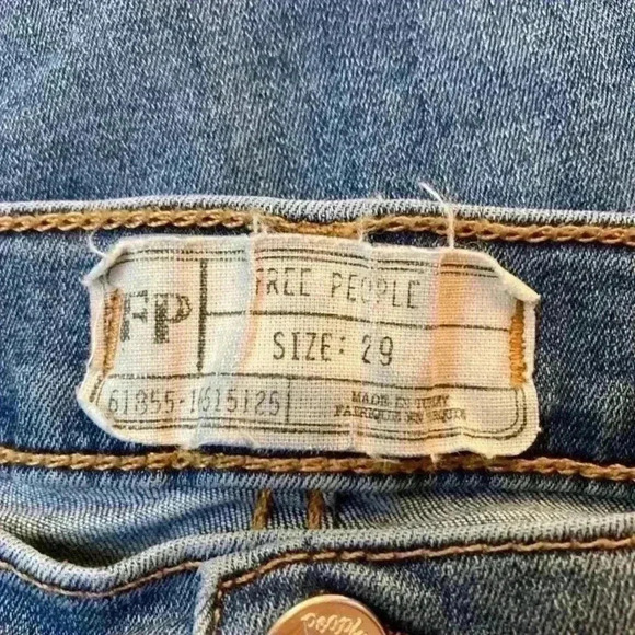 Free people high rise blue distressed knee jeans in size 29 - Picture 7 of 8